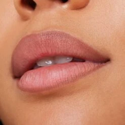 8H Matte Comfort Lipliner -Pure Beauty Shop 4059729384195 essence8hmattecomfortlipliner01CinnamonSpice Application MakroMedium