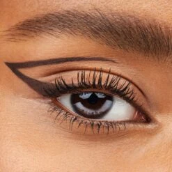 Stay & Play Gel Eyeliner 31 Stay & Play Gel Eyeliner -Pure Beauty Shop 4059729405289 Application MakroDark